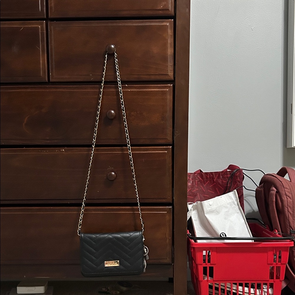 Elegant Black Quilted Chain Bag